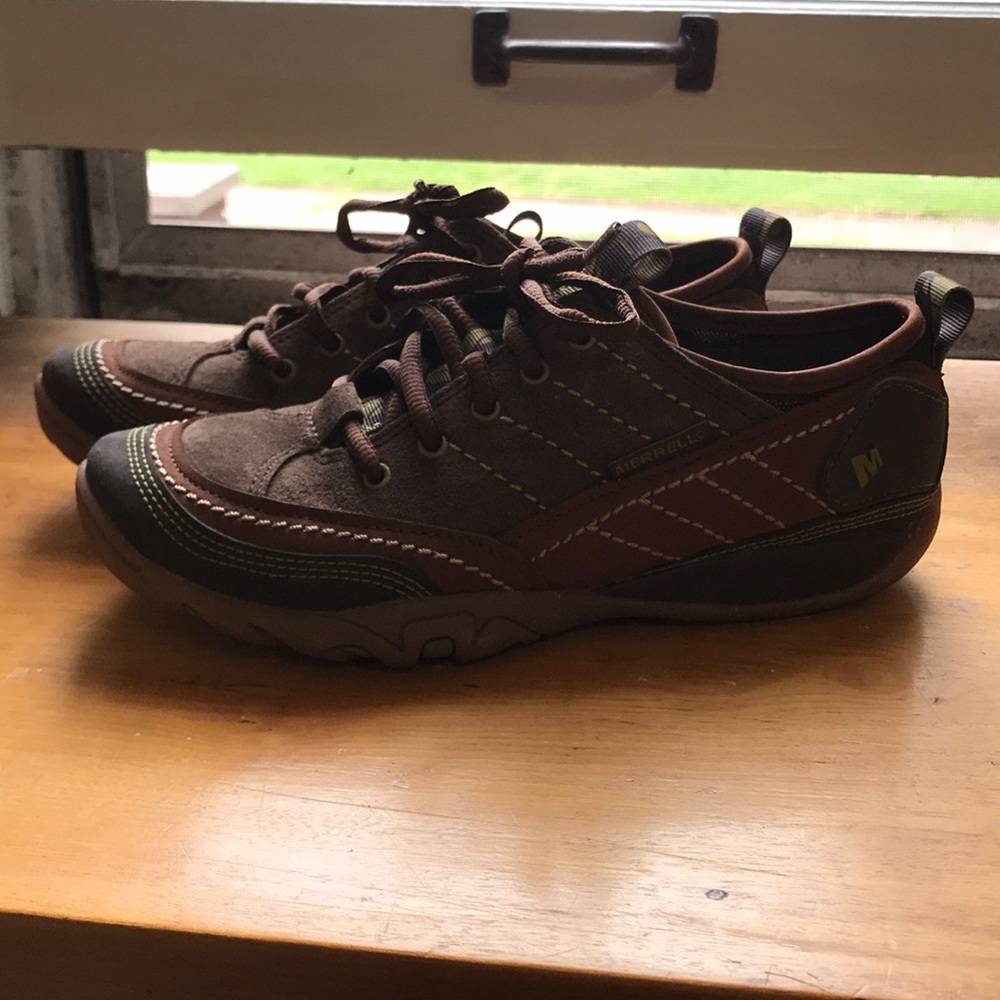Merrell lace up active shoe